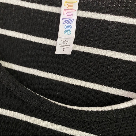LulaRoe LYNNAE Size SMALL Black & White Stripe Long Sleeve Ribbed Hi-Low Hem - Picture 4 of 6